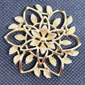 Vintage Sarah Coventry Peta Lure Pin Brooch Signed